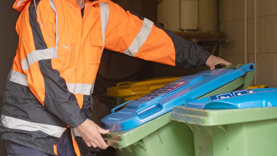 Garbage removal man
Garbage removal man picks up garbage bins from a building
Julia Gomina