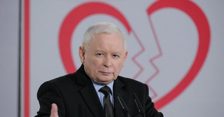Pytanie do Kaczyńskiego. Nerwowo zareagował. Pomogła Lichocka