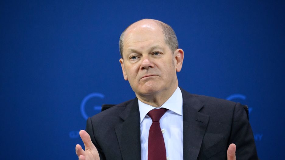 Federal and state consultations - press conference07 April 2022, Berlin: Chancellor Olaf Scholz (SPD) speaks at a press conference after the consultations between the federal government and the heads of government of the federal states in the Chancellor's Office. The main topic of this special MPC was questions about refugee distribution and funding as a result of the war in Ukraine. Photo: Bernd von Jutrczenka/dpa Dostawca: PAP/DPABernd von JutrczenkaFederal Government, States, Conflicts, Refugees, Covid-19, Corona, Pandemic, MPK, Ukraine, Olaf Scholz