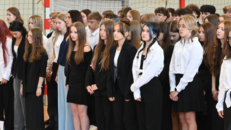 Ślubowanie pierwszoklasistów w III Liceum Ogólnokształcącym imienia Cypriana Kamila Norwida w Kielcach.