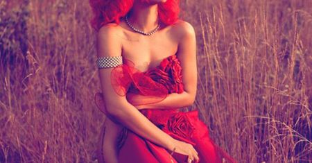 Czerwonowłosa Rihanna... ŁADNIE?
