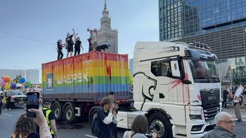 Incydent na Paradzie Równości w Warszawie. Trzeba ją było tymczasowo przerwać