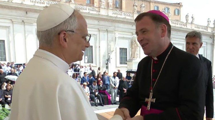 Bp Paweł Gonczaruk: "Na Ukrainie Bóg jest bardzo blisko ludzi"