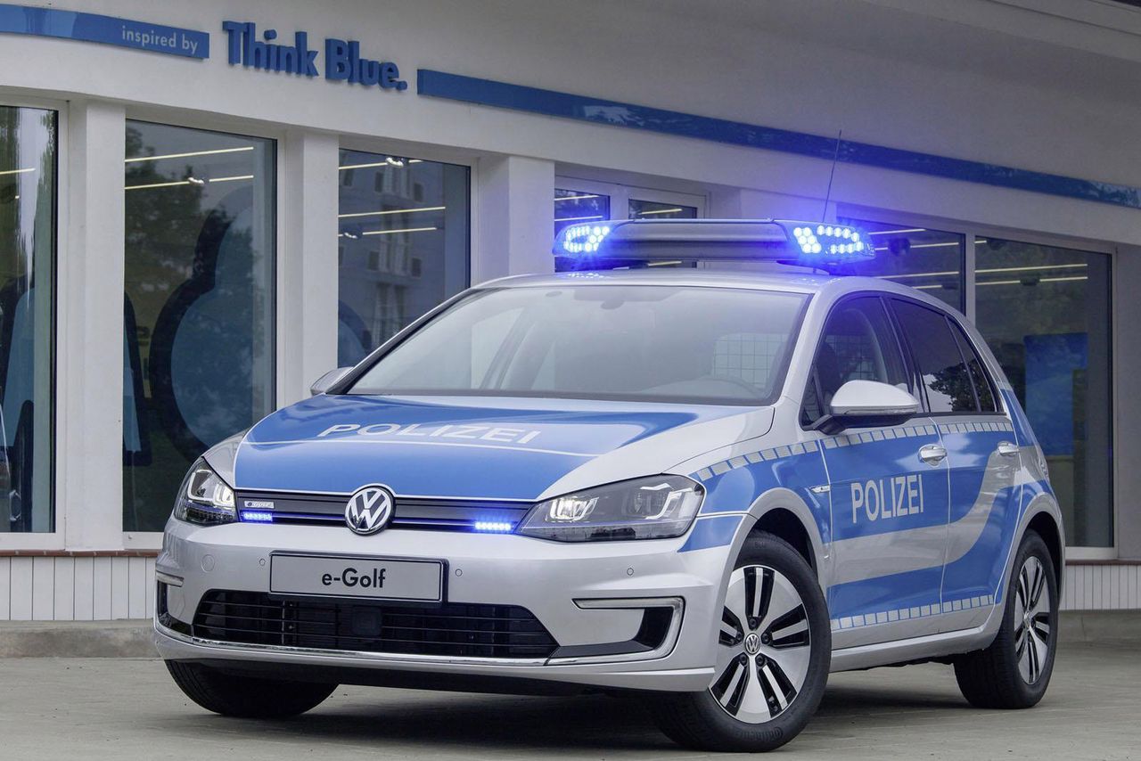 Policyjny Volkswagen Golf na baterie