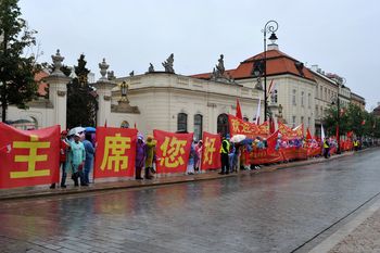 Chińskie towary zaleją Polskę. Eksperci ostrzegają przed cenowym tsunami