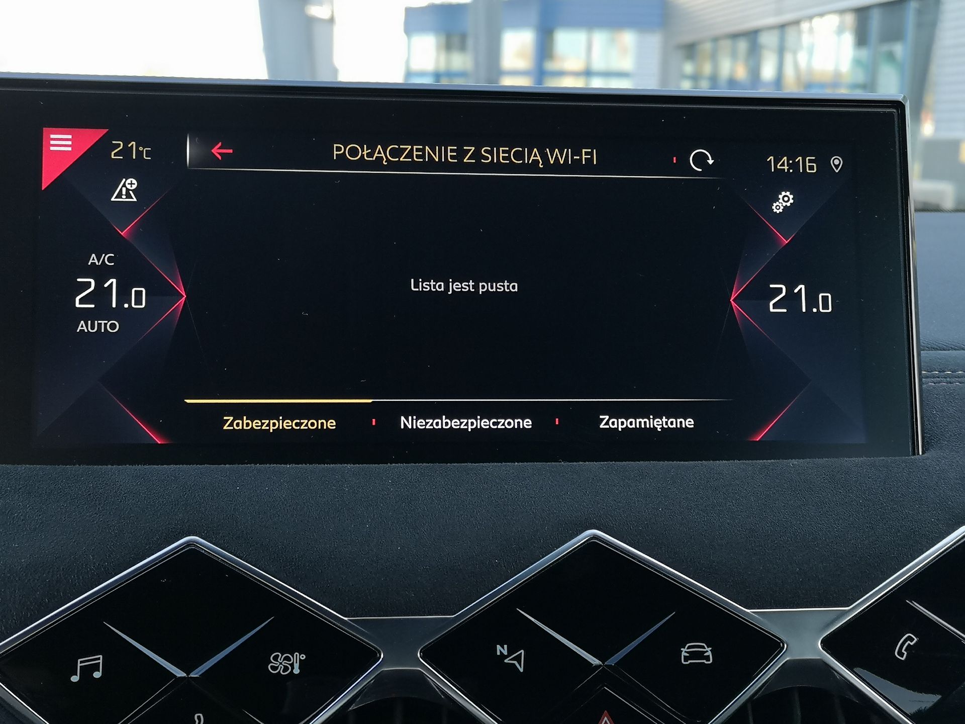 DS 3 Crossback: Rzut oka na system info-rozrywki, systemy wsparcia i bezpieczeństwa 11