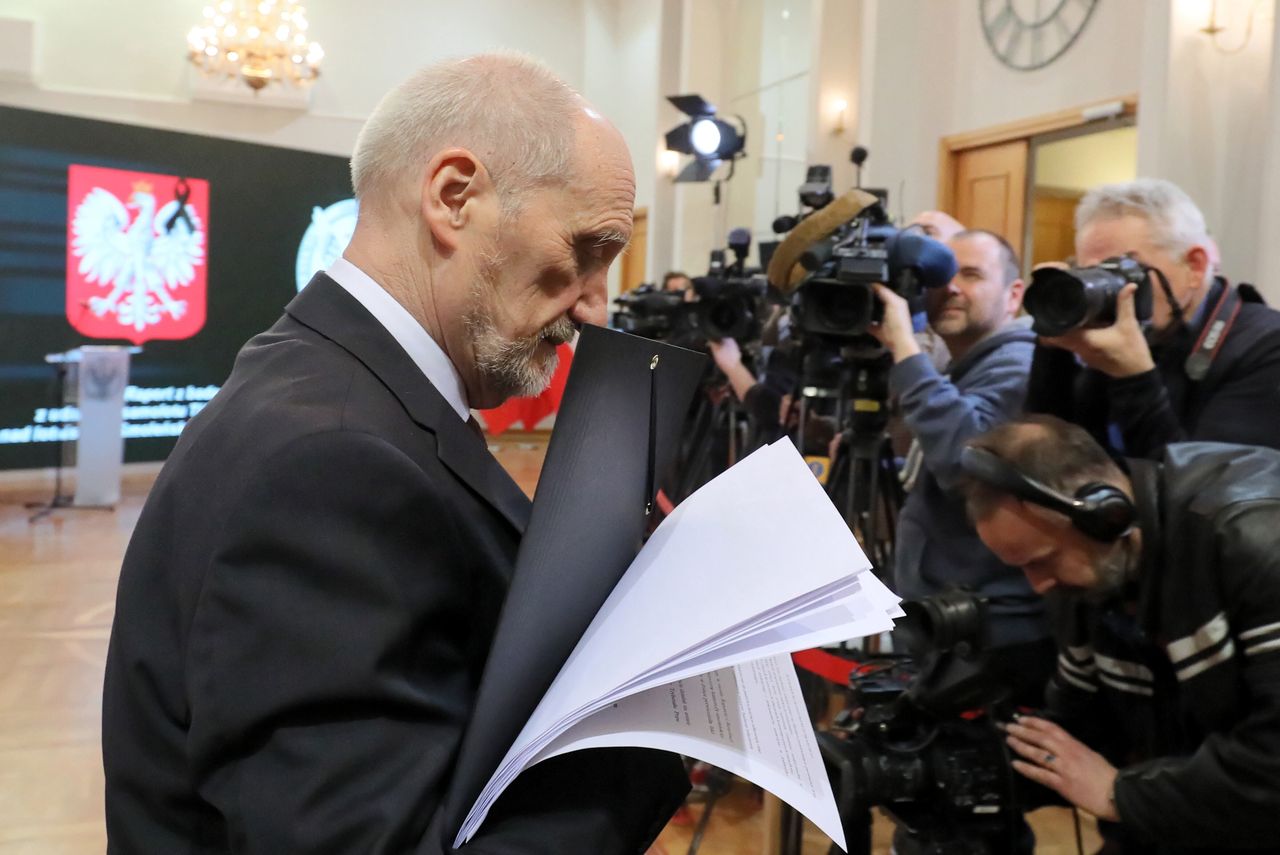 Opublikowali nieocenzurowane zdjęcia ofiar katastrofy smoleńskiej. Macierewicz przeprasza