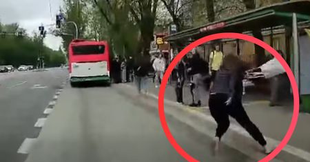 Chwile grozy na przystanku w Lublinie. "To przestroga dla każdego pieszego"