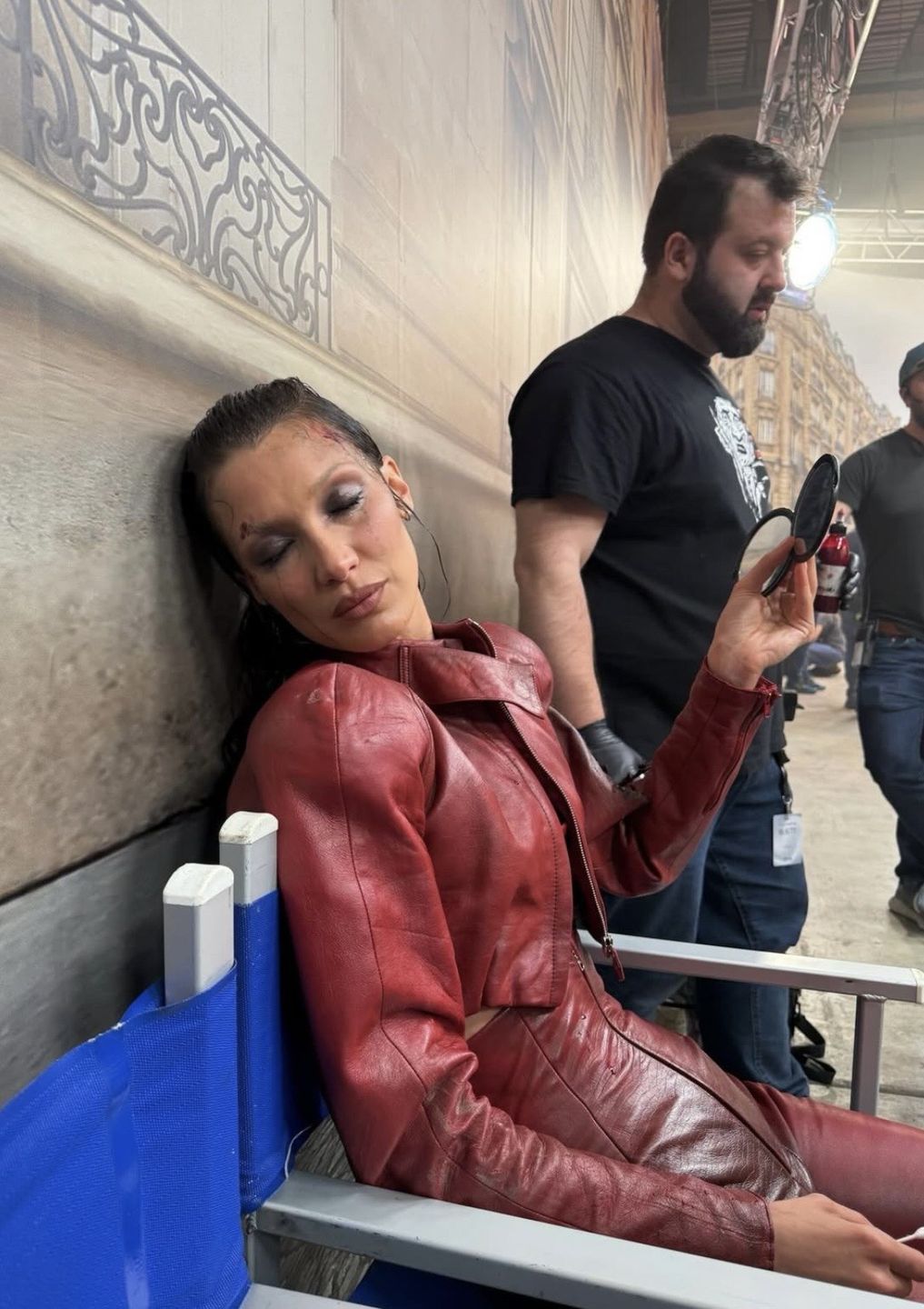 Bella Hadid pokazuje kadry z planu 