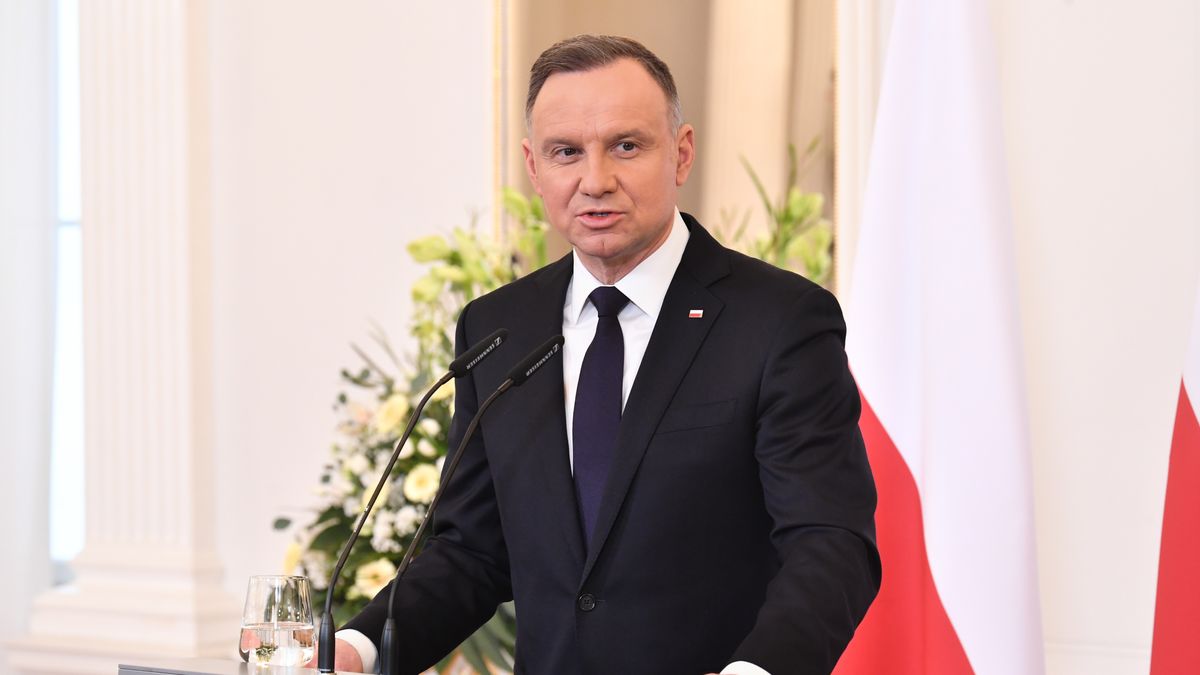 Andrzej Duda
Ryga, �otwa, 01.02.2023. Prezydent RP Andrzej Duda podczas spotkania z przedstawicielami medi�w na Zamku w Rydze, 1 bm. Prezydent Duda przebywa z trzydniow� wizyt� na �otwie. Polski przyw�dca spotka si� z prezydentem �otwy Egilsem Levitsem, premierem Artursem Kriszjanisem Karinszem oraz przedstawicielami Polsko-�otewskiej Izby Przemys�owo-Handlowej. (amb) PAP/Andrzej Lange
Andrzej Lange
dyplomacja, oficjalna, polityk polityka, wizyta, g�owa pa�stwa, podpis, podpisywanie, RP, st�l, zagraniczna