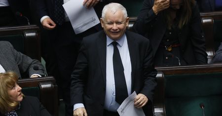 Ponad ćwierć miliona złotych w kilka dni. Potężna kasa od menadżerów spółek znów płynie do PiS