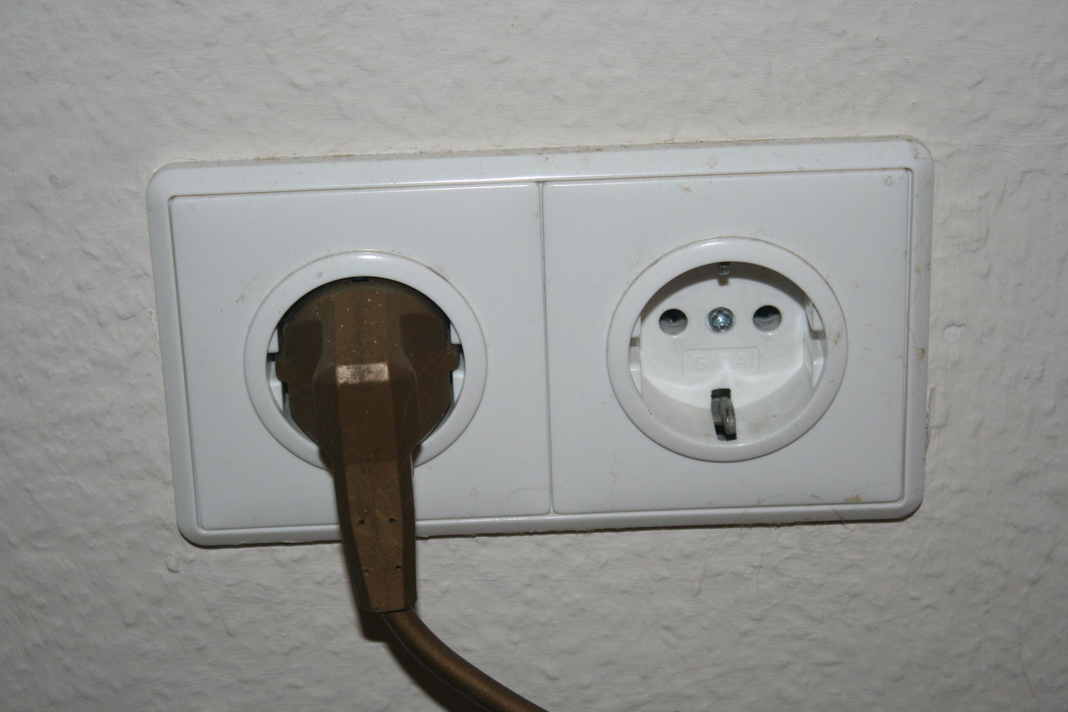 Dlaczego gniazdka elektryczne są różne w różnych krajach? 1