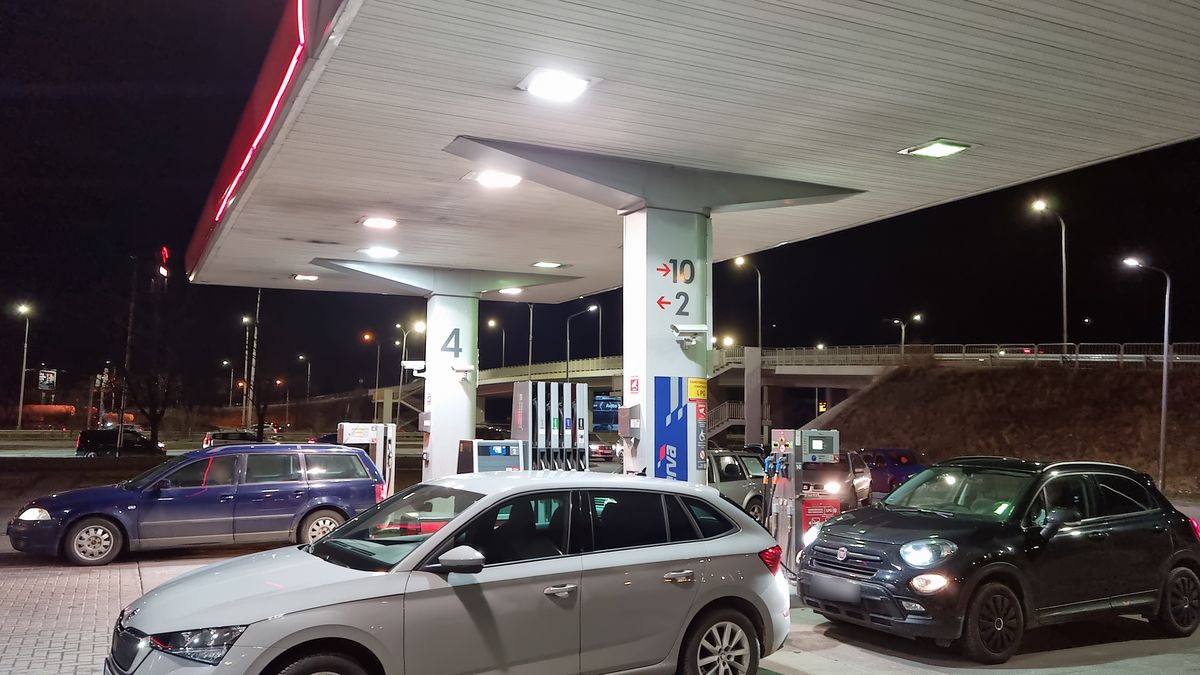 Na zdjęciu stacja paliw