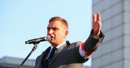 Marsz narodowców w rocznicę Powstania Warszawskiego. "Władza PiS karmi Bąkiewicza"