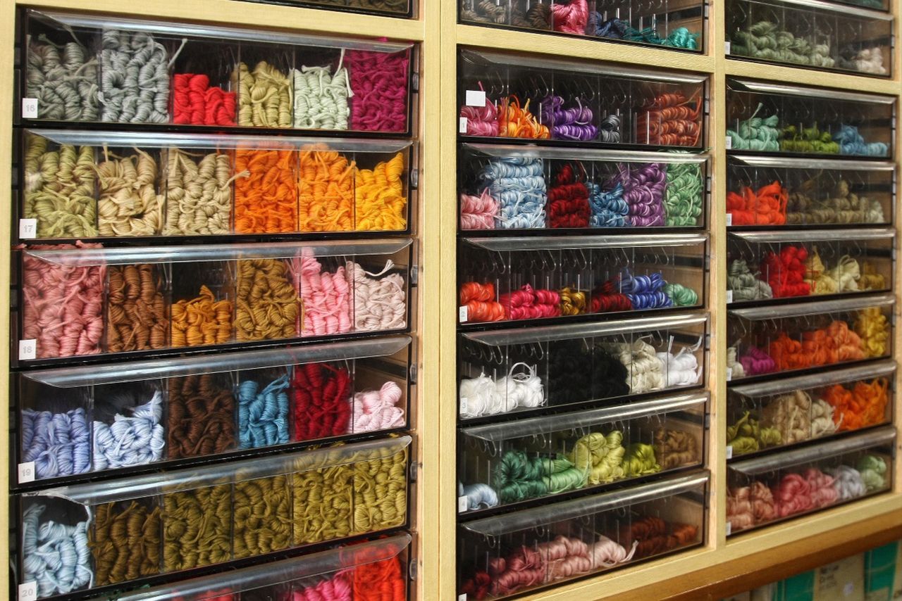 Niemiecka sieć tekstyliów upada. Zamyka sklepy i wyprzedaje towar