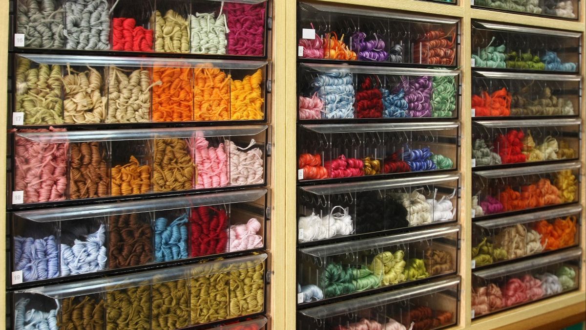 Duża sieć z tekstyliami ma problemy. Zamyka część sklepów