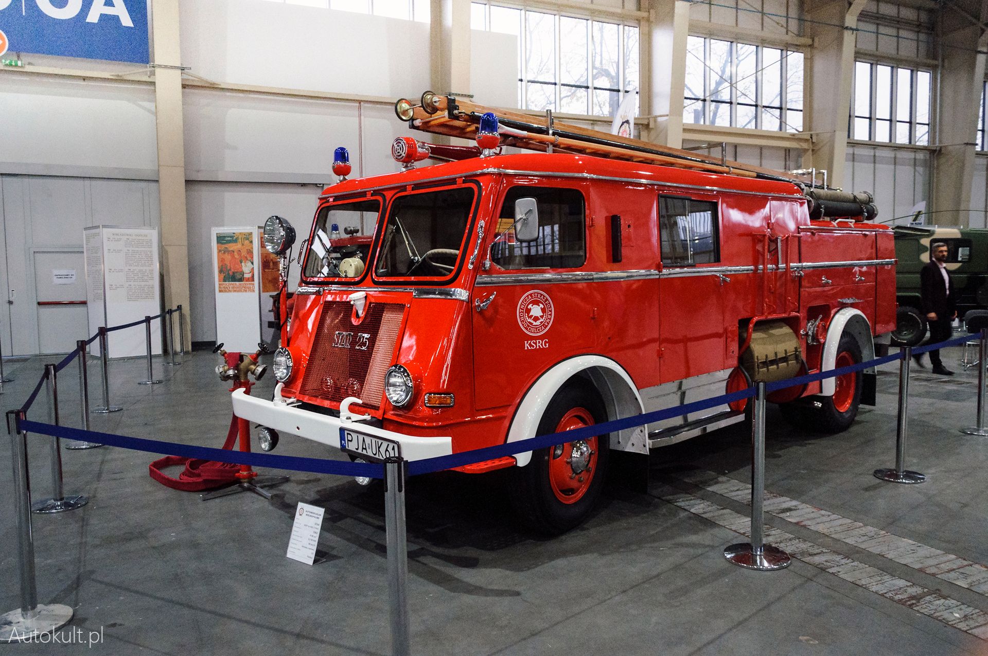 Jeśli wasze pociechy są miłośnikami wozów strażackich, na Retro Motor Show dostaną sporą porcję klasycznych wozów z różnych epok. Na zdjęciu star 25.