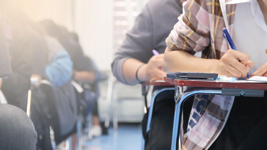 egzamin, pisanie, zdawanie egzaminu