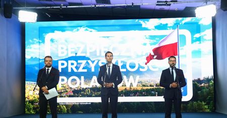 Bochenek do dziennikarza TVN: Zapytajcie Tuska, czy odda medal