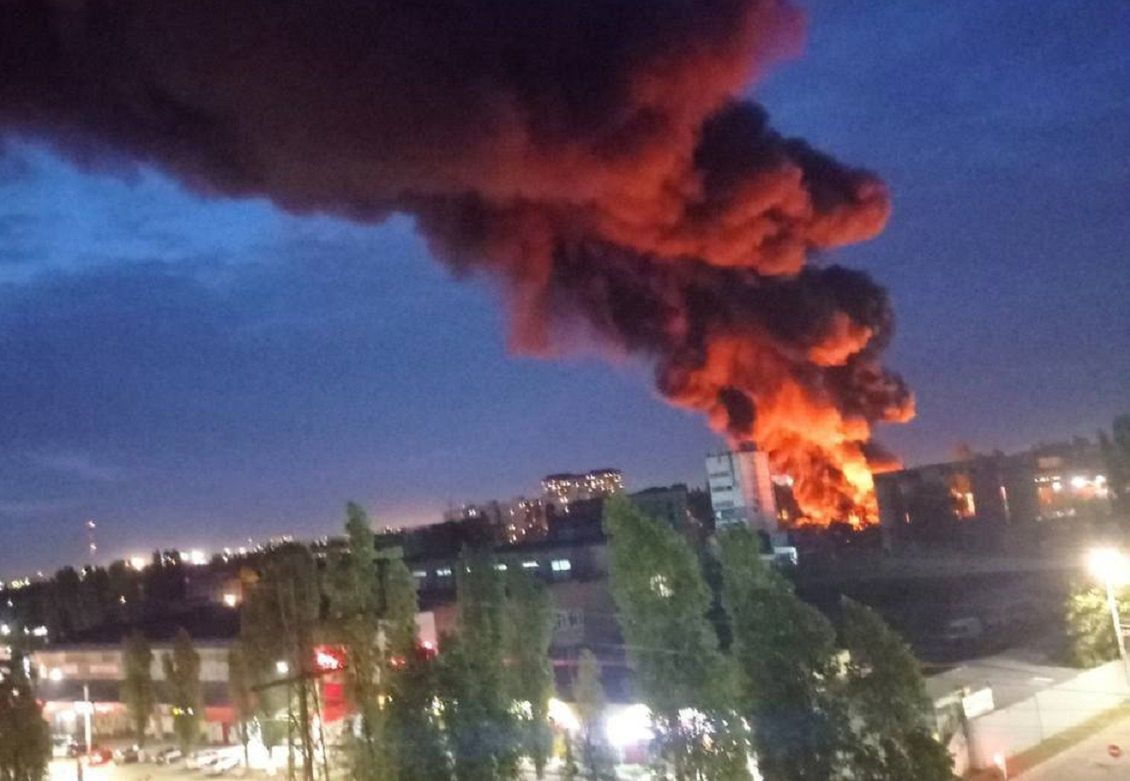 Olbrzymi pożar w Rosji. Kłęby dymu spowiły miasto. Fot: Igor Sushko/Twitter