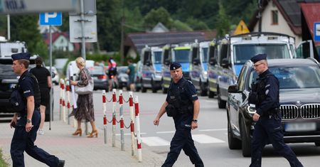 Po brutalnym zabójstwie. Policjanci przeszukują domy