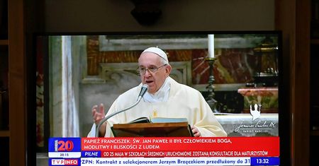 Franciszek pominął Jana Pawła II? "Nie trzeba być watykanistą" [OPINIA]
