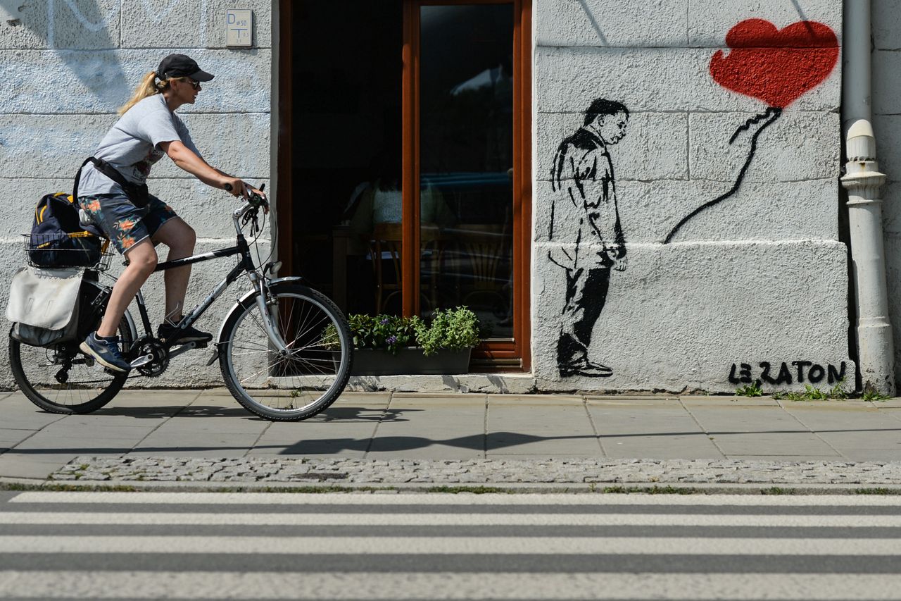 Mural z Jarosławem Kaczyńskim (Photo by Artur Widak/NurPhoto via Getty Images)