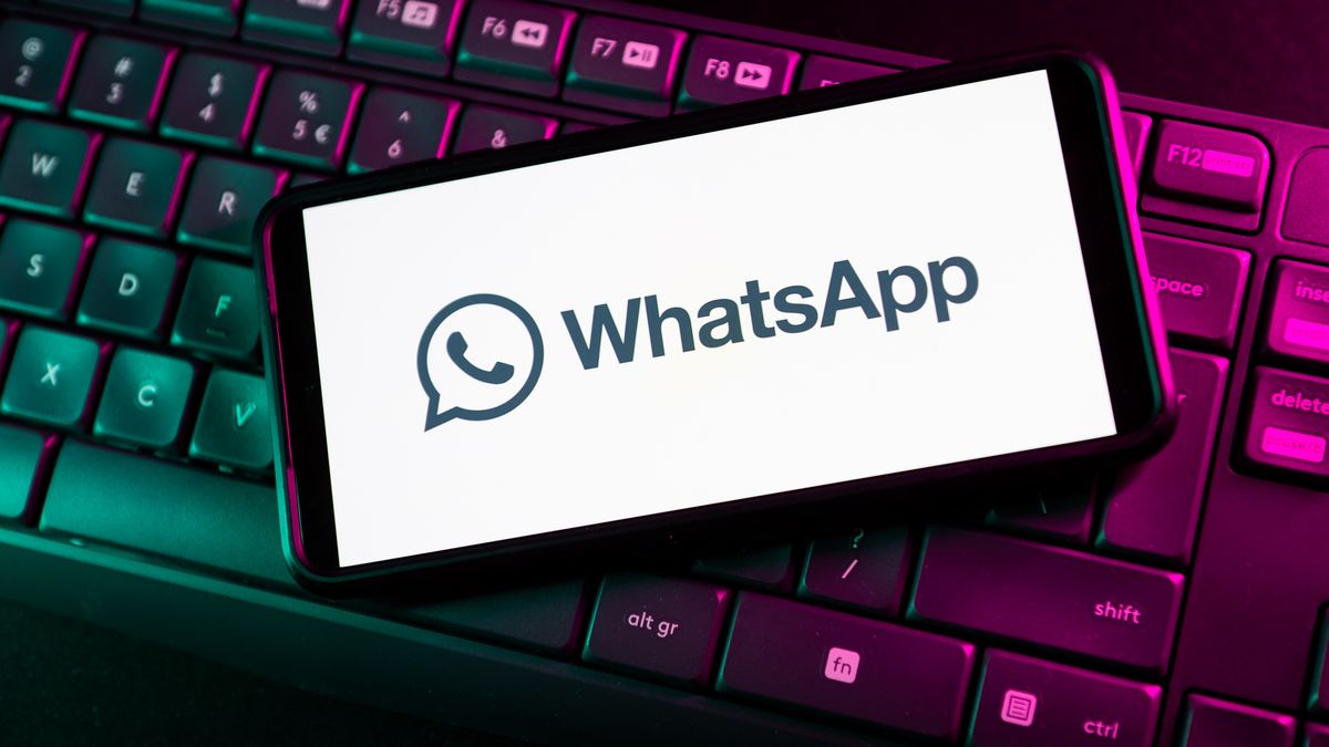 POLAND - 2023/02/07: In this photo illustration a WhatsApp logo seen displayed on a smartphone. (Photo Illustration by Mateusz Slodkowski/SOPA Images/LightRocket via Getty Images)