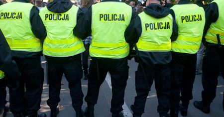 Podczas Marszu Równości rzucał w policjantów kamieniami. 18-latek za kratami