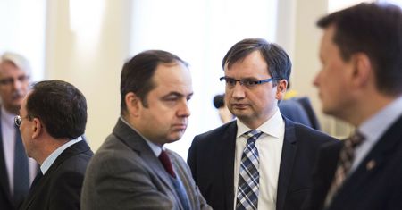 "Ziobryści" chcą wyłączenia sędzi TSUE. Ludzie premiera nie widzą w tym sensu