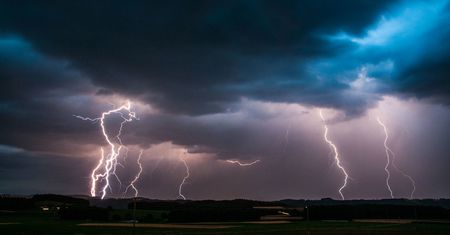 Pogoda. Ostrzeżenia IMGW. Burze, nawałnice i podtopienia