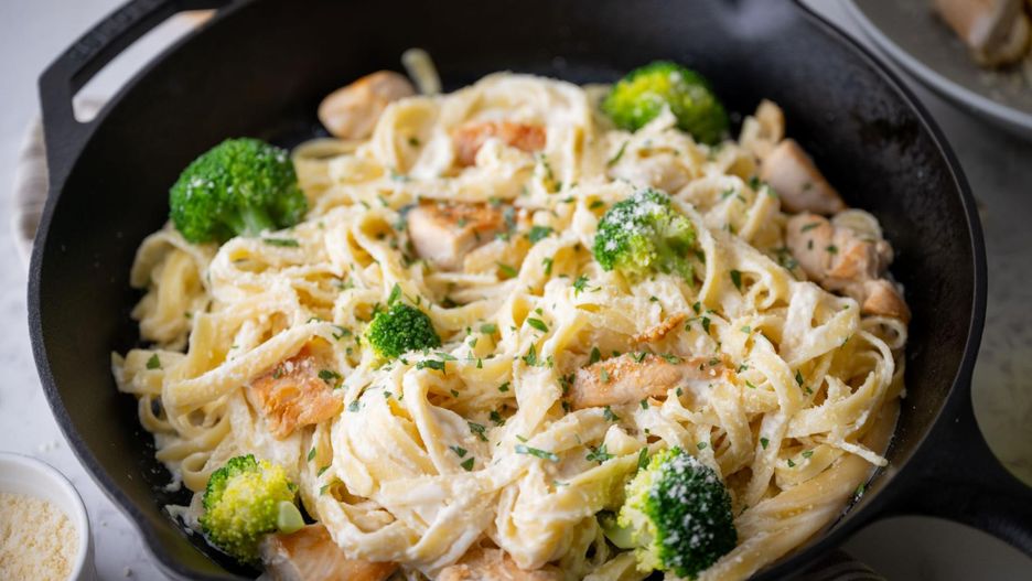 Tagiatelle z kurczakiem i brokułami - przepis