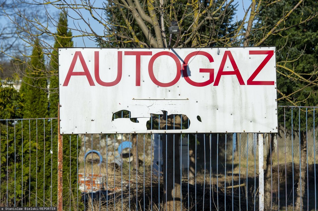 Trzy miliony Polaków bez osłony rządu. Na stacjach zaskoczenie