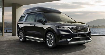 Kia Carnival Hi Limousine przewiezie w luksusie aż 7 osób, a do tego ma V6 pod maską