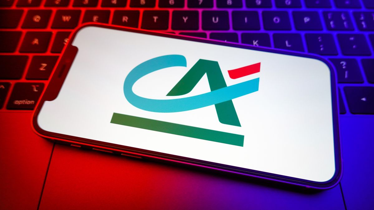 CHINA - 2022/04/28: In this photo illustration, a CrÃ©dit Agricole logo seen displayed on a smartphone screen. (Photo Illustration by Sheldon Cooper/SOPA Images/LightRocket via Getty Images)