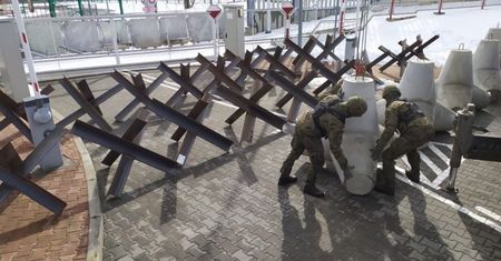 Dzieje się przy polskiej granicy z Białorusią i Rosją. Po cichu powstają umocnienia
