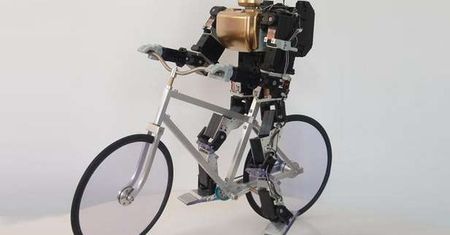 Niesamowity robot utrzymuje równowagę, jeżdżąc na rowerze [wideo]