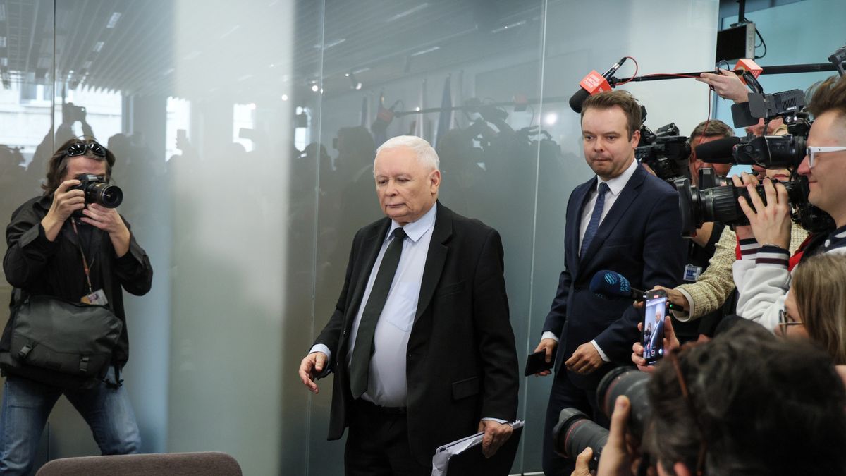 Jarosław Kaczyński staje przed komisją ds. Pegasusa.
