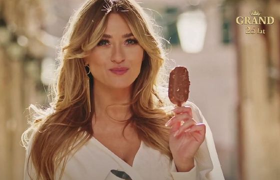 Marcelina Zawadzka reklamuje lody Grand firmy Koral
