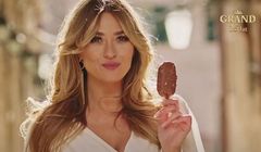 Marcelina Zawadzka reklamuje lody Grand firmy Koral