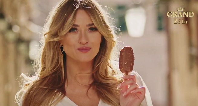 Marcelina Zawadzka reklamuje lody Grand firmy Koral