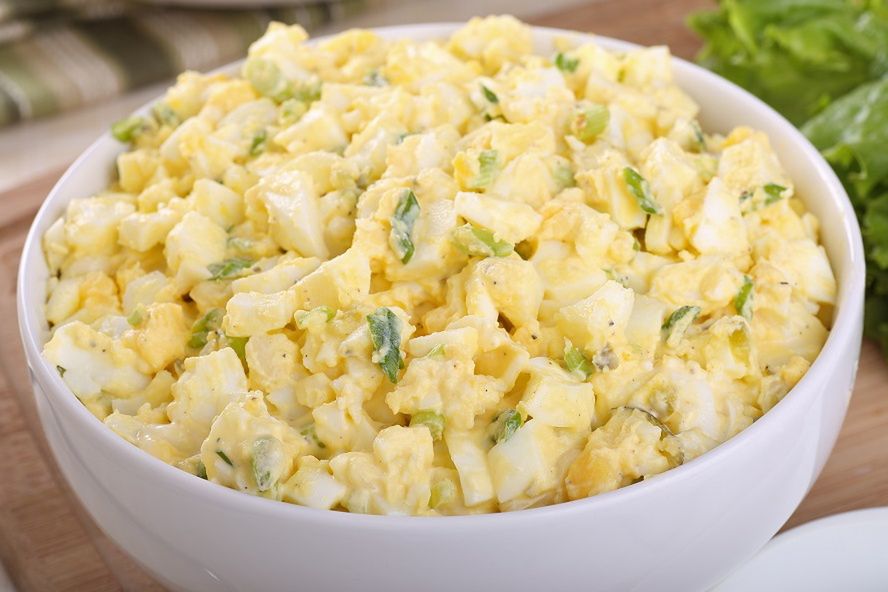 Nocna sałatka jajeczna na Wielkanoc. Od razu robię pół wiaderka, bo goście potem zabierają na wynos