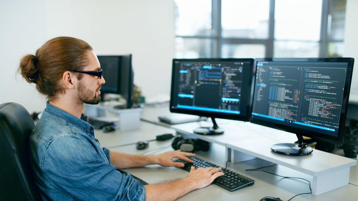 Programista, informatyk, IT, branża IT, komputer, programowanie