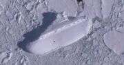 Użytkownik Google Earth odnalazł 130-metrowy "lodowy statek" na Antarktydzie