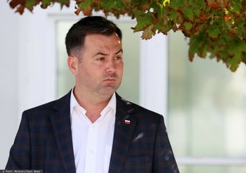 Lewe dyplomy i posada dla żony. Są podsłuchy ws. byłego rzecznika Dudy