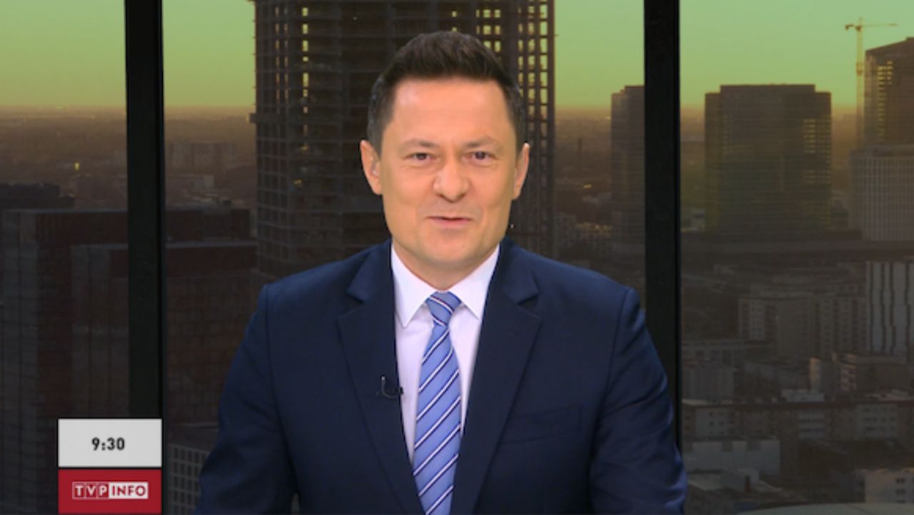 Piotr Jędrzejek to jeden z gospodarzy poranka w  TVP Info 