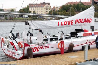 Polska Fundacja Narodowa pokazuje fakturę za jacht "I love Poland". Warty 900 tys. euro