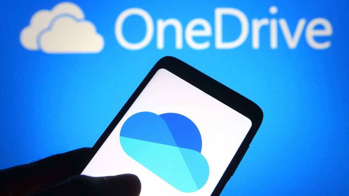 UKRAINE - 2021/10/06: In this photo illustration, Microsoft OneDrive logo is seen on a smartphone and a pc screen. (Photo Illustration by Pavlo Gonchar/SOPA Images/LightRocket via Getty Images)