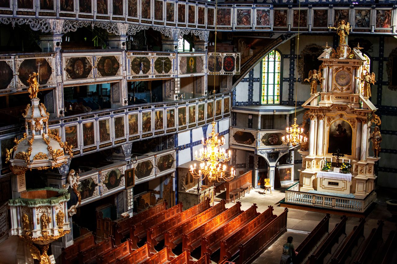 Żory: Niecodzienny incydent. Włamał się do kościoła i wypił wino mszalne. Jest wideo. 40-latek został zatrzymany przez policję