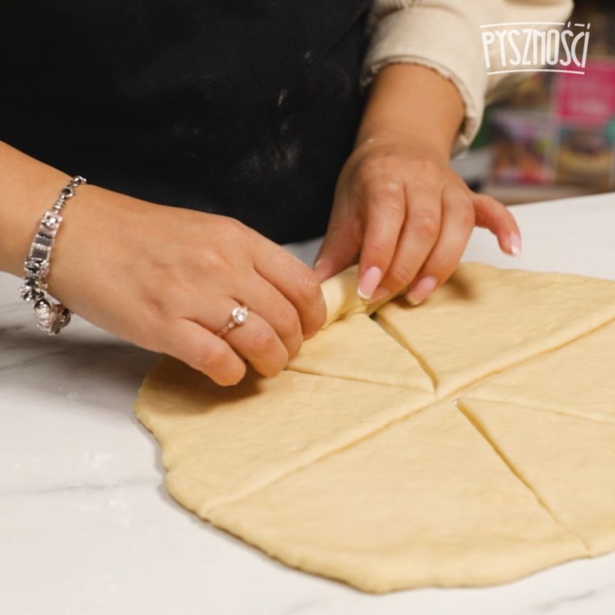 Rolling croissants